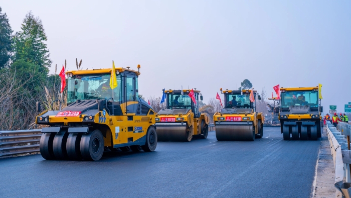 三大工程齐上阵 j9九游会老哥俱乐部交流区道路机械助力大运会